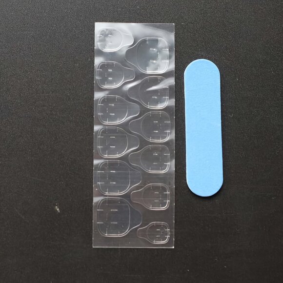 24pcs Chic Purple Press-On Nails - Medium Oval, Glossy Finish - Picture 5 of 5